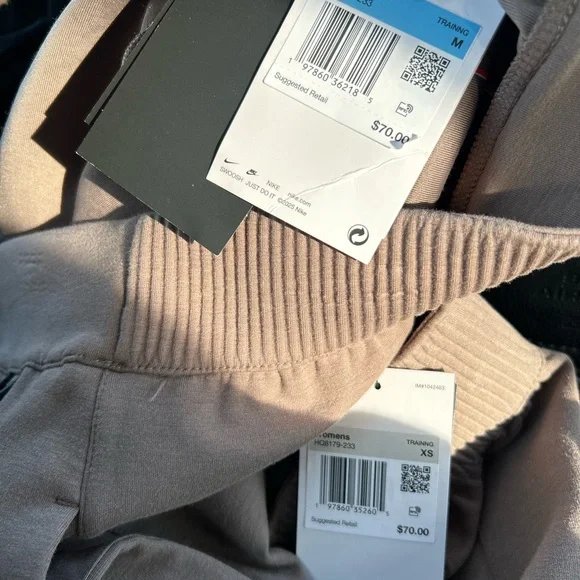 NWT Nike 24.7 ImpossiblySoft Shorts - Picture 4 of 4